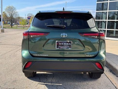 Used 2024 Toyota Highlander LE image 4