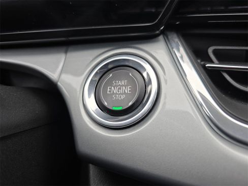 Certified 2025 Chevrolet Trax LT w/ LT Convenience Package image 27