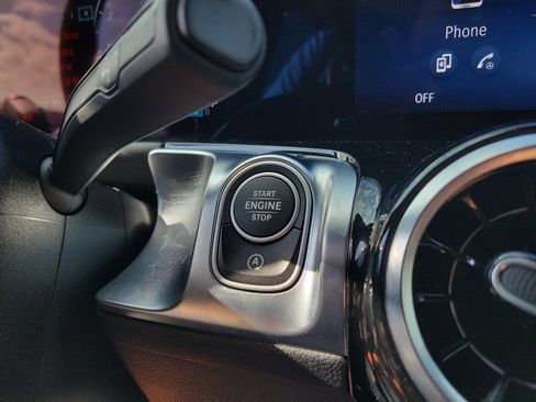 Certified 2025 Mercedes-Benz GLB 250 image 28