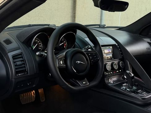 Used 2016 Jaguar F-TYPE R image 13