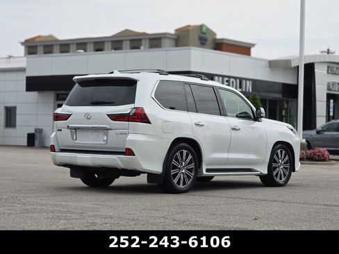 Used 2016 Lexus LX 570 4WD w/ Luxury Package image 7