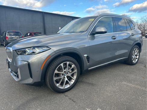 Used 2024 BMW X5 xDrive40i w/ Premium Package image 1