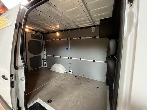 Used 2025 Mercedes-Benz Sprinter 2500 image 28