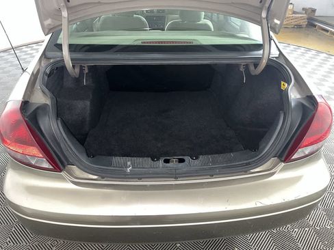 Used 2005 Ford Taurus SE image 25