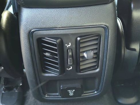 Used 2022 Jeep Grand Cherokee Laredo X image 19