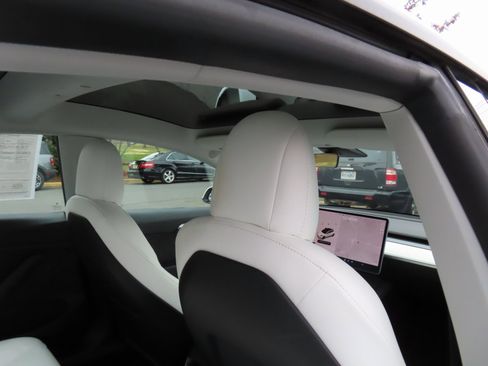 Used 2022 Tesla Model 3 Long Range image 28