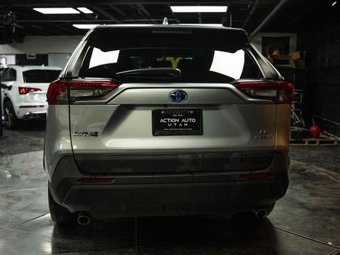 Used 2021 Toyota RAV4 LE image 6