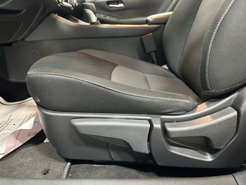 Used 2025 Nissan Sentra SV image 12