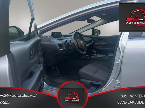 Used 2023 Toyota Prius LE image 9