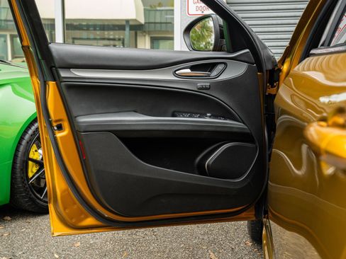 Used 2022 Alfa Romeo Stelvio Veloce image 21