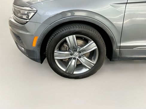 Used 2018 Volkswagen Tiguan SEL Premium w/ 3rd Row Seat Package AWD/4WD image 11