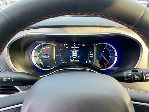 Certified 2024 Chrysler Pacifica Pinnacle image 12