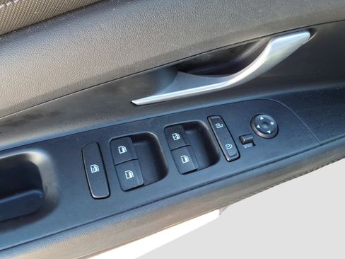 Used 2022 Hyundai Elantra Limited image 17