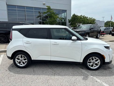 Used 2025 Kia Soul LX w/ LX Technology Package FWD image 9
