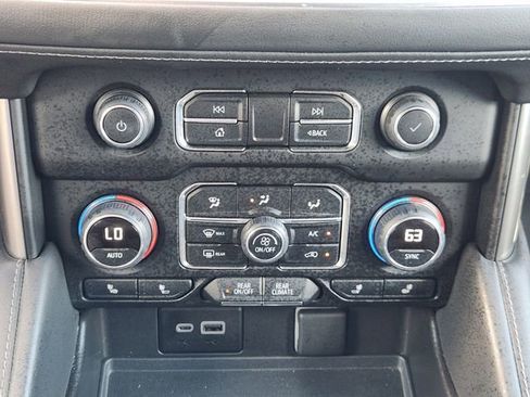 Used 2023 Chevrolet Tahoe Z71 w/ Luxury Package image 19