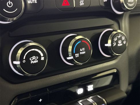 Used 2024 RAM 3500 Big Horn image 16