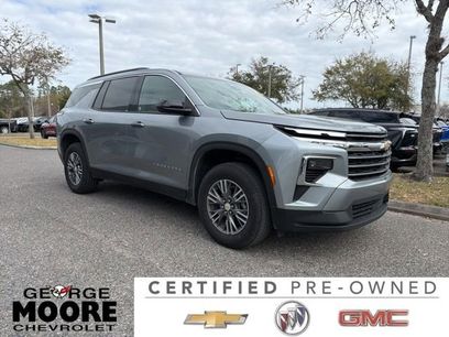 Used 2025 Chevrolet Traverse LT