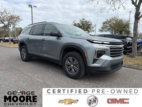Used 2025 Chevrolet Traverse LT image 1