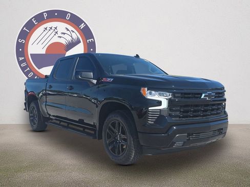 Used 2025 Chevrolet Silverado 1500 RST AWD/4WD image 2