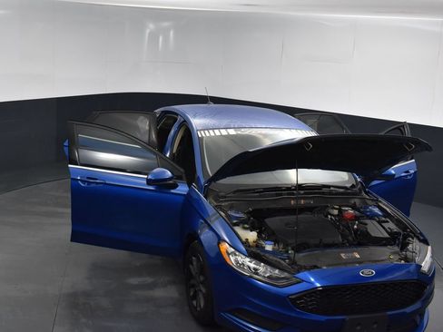 Used 2017 Ford Fusion SE w/ Fusion SE Technology Package FWD image 21