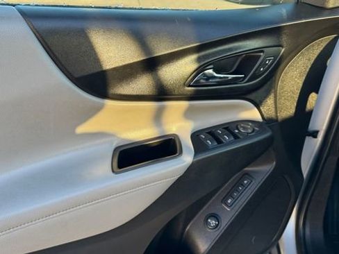 Used 2019 Chevrolet Equinox Premier image 19