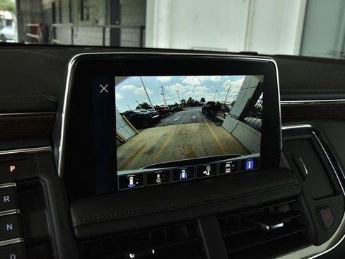 Used 2024 Chevrolet Suburban High Country AWD/4WD image 31