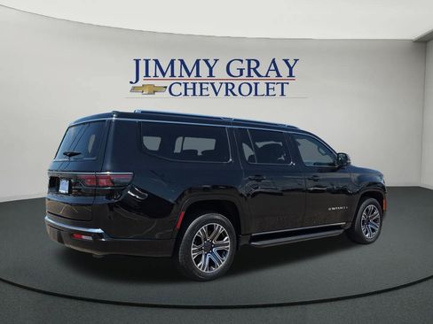 Used 2024 Jeep Wagoneer L Series II w/ Flexible Seating Group RWD image 5