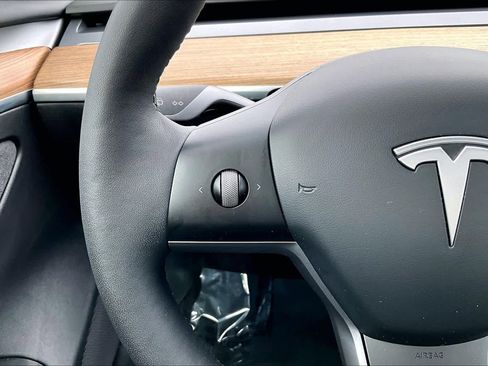 Used 2023 Tesla Model 3 Standard Range image 24