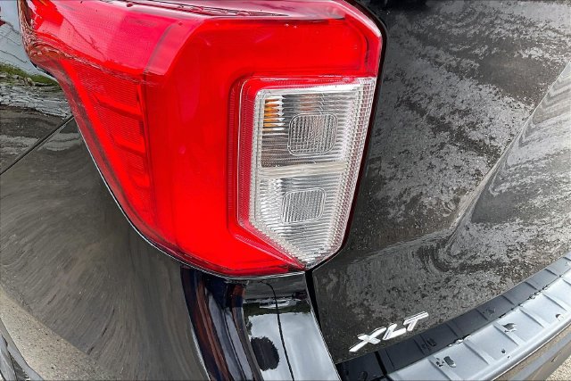 Used 2023 Ford Explorer XLT w/ Equipment Group 202A AWD/4WD image 32