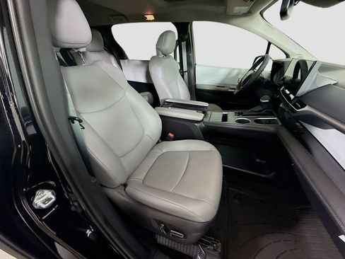 Certified 2025 Toyota Sienna XLE w/ XLE Plus Package image 19
