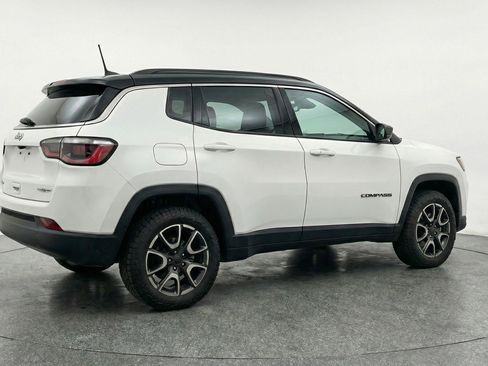 Used 2025 Jeep Compass Trailhawk image 9