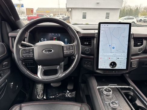 Used 2022 Ford Expedition Limited w/ Equipment Group 303A AWD/4WD image 9