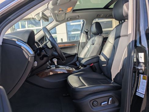 Used 2016 Audi Q5 2.0T Premium Plus w/ Technology Package image 28