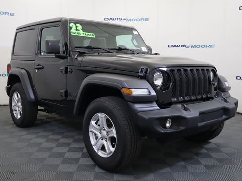 Used 2023 Jeep Wrangler Sport AWD/4WD image 3