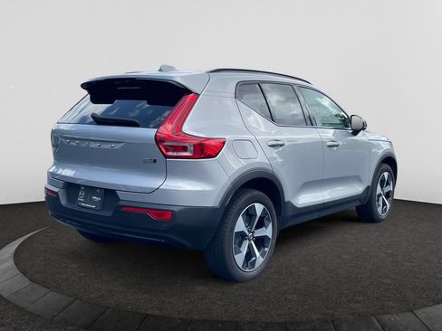 Used 2024 Volvo XC40 B5 Plus w/ Protection Package Premier AWD/4WD image 5