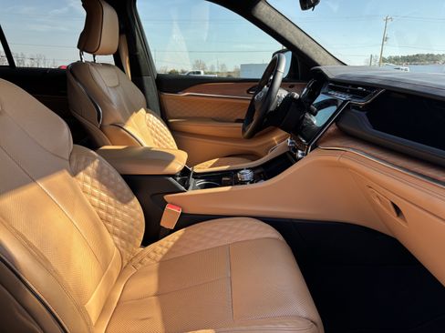 Used 2023 Jeep Grand Cherokee Summit image 19