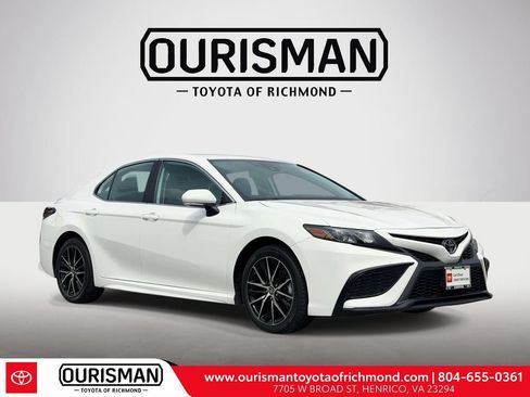 Certified 2024 Toyota Camry SE FWD image 1