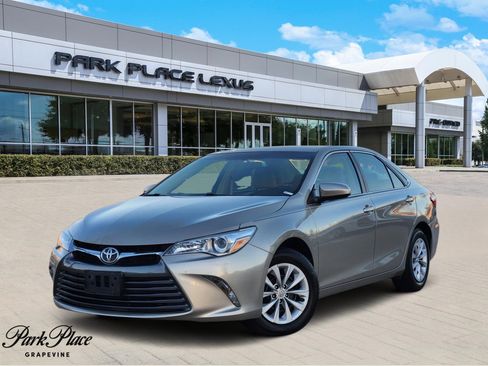 Used 2015 Toyota Camry LE image 1