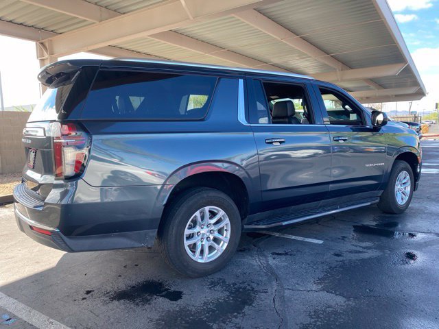 Used 2021 Chevrolet Suburban LT RWD image 3