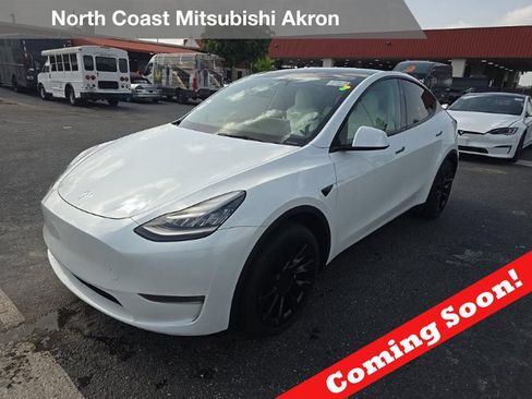 Used 2023 Tesla Model Y AWD image 1
