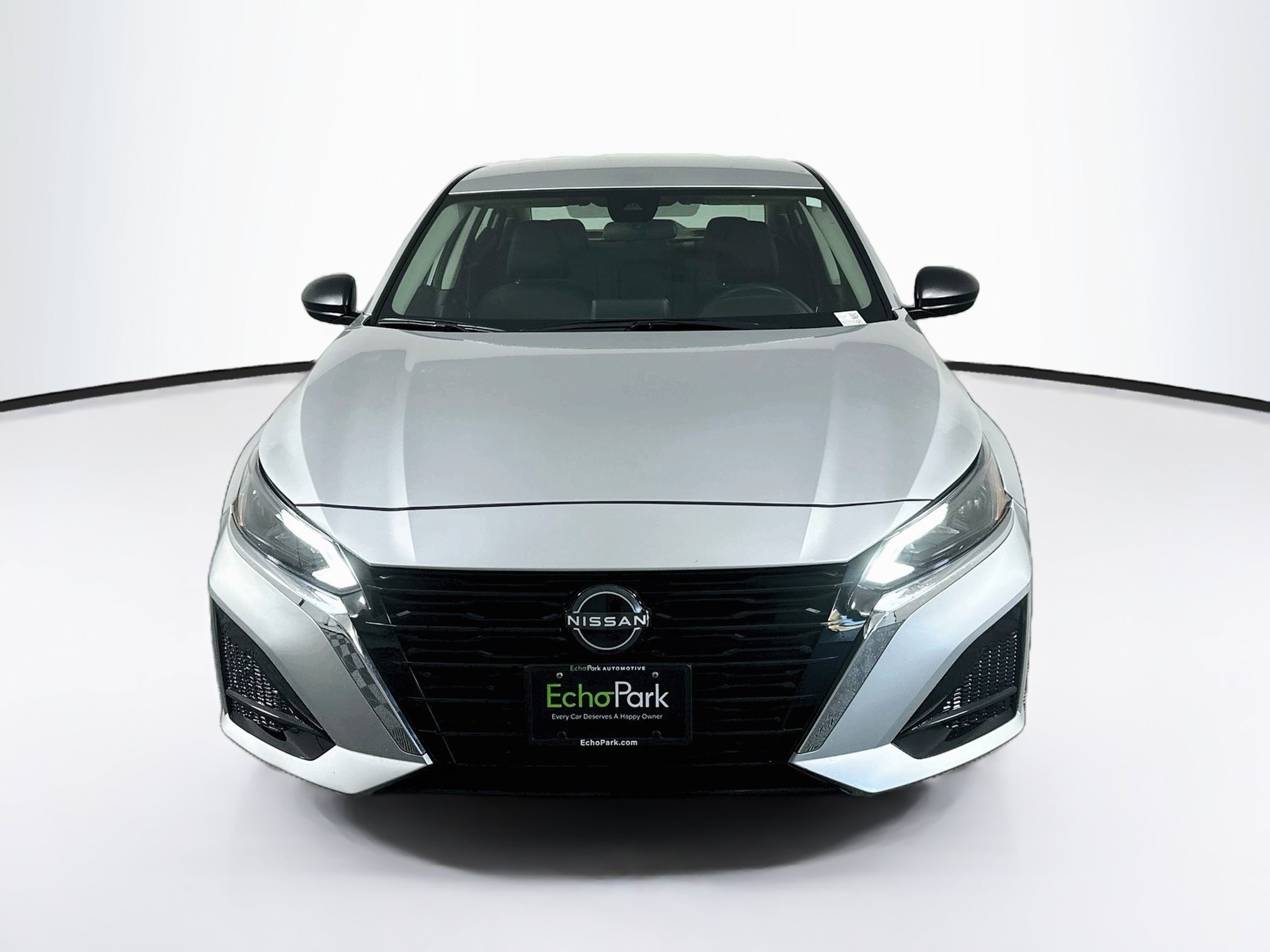 Used 2024 Nissan Altima 2.5 SV FWD image 2