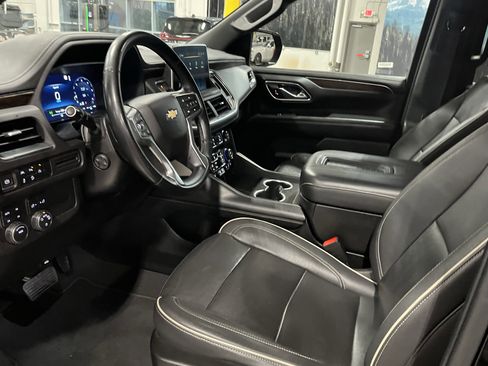 Used 2023 Chevrolet Suburban Premier image 9