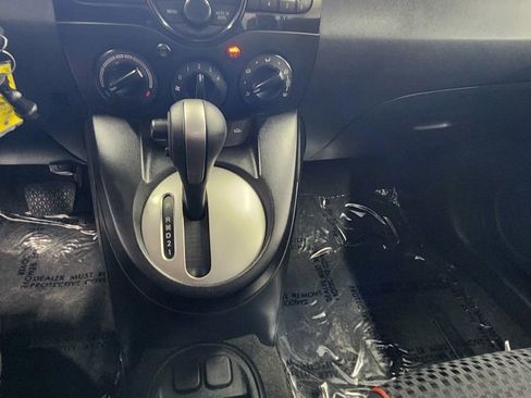 Used 2011 MAZDA MAZDA2 Touring FWD image 41