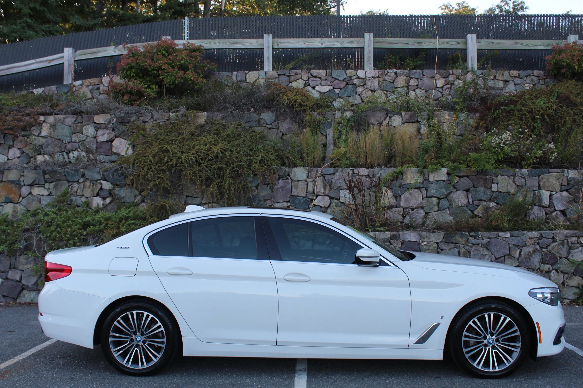 Used 2019 BMW 530e xDrive AWD/4WD image 5