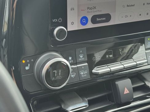 Used 2023 Toyota Highlander XLE image 5