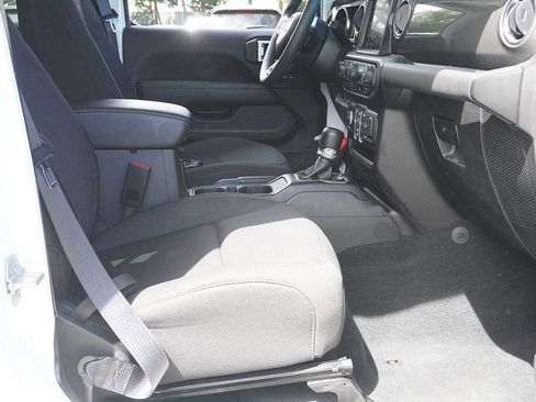 Used 2023 Jeep Gladiator Overland AWD/4WD image 21