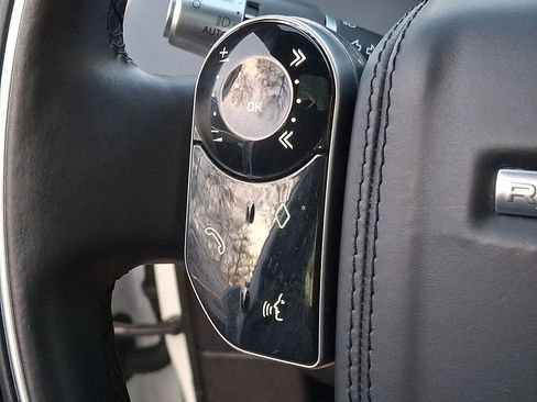 Used 2020 Land Rover Range Rover Evoque SE image 18