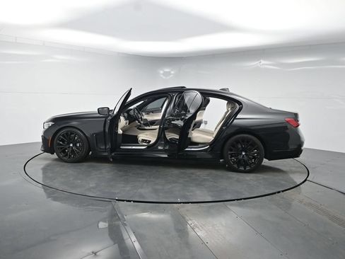 Used 2022 BMW 740i w/ M Sport Package RWD image 71