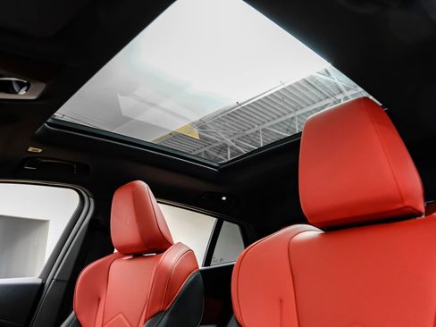 Used 2025 BMW X2 xDrive28i w/ M Sport Package image 5