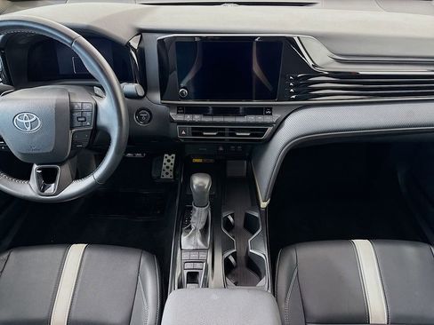 Used 2025 Toyota Camry SE image 14